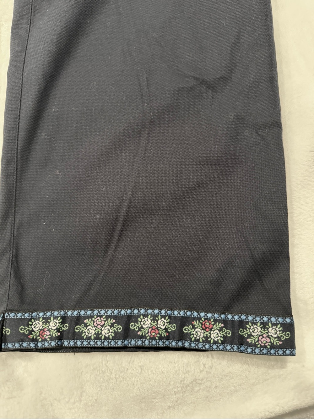 Liz Claiborne Navy LIZSPORT Stretch Cotton and Lycra Capris.  NWT size 16